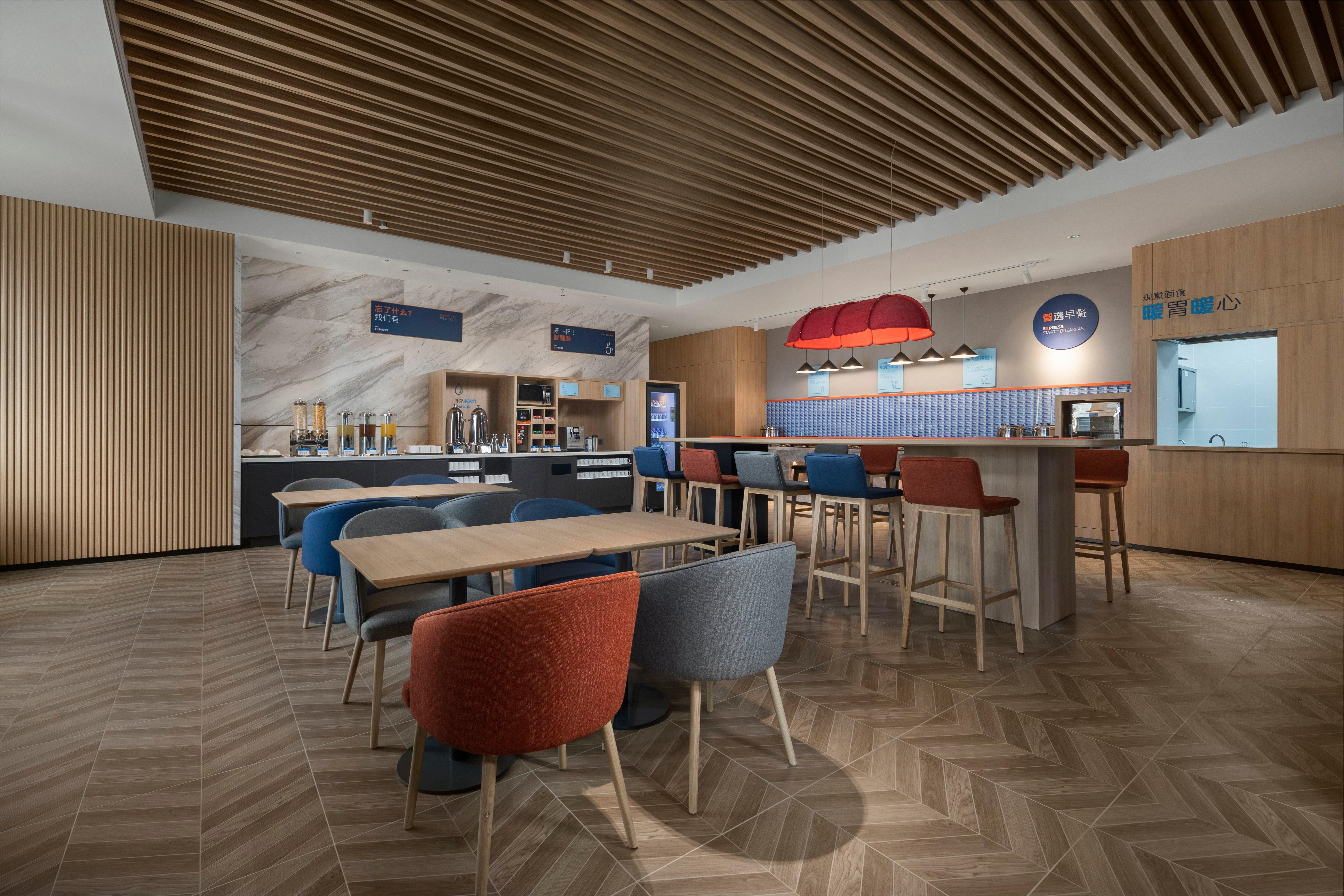 Holiday Inn Express Nanchang Riverside By Ihg Exteriör bild